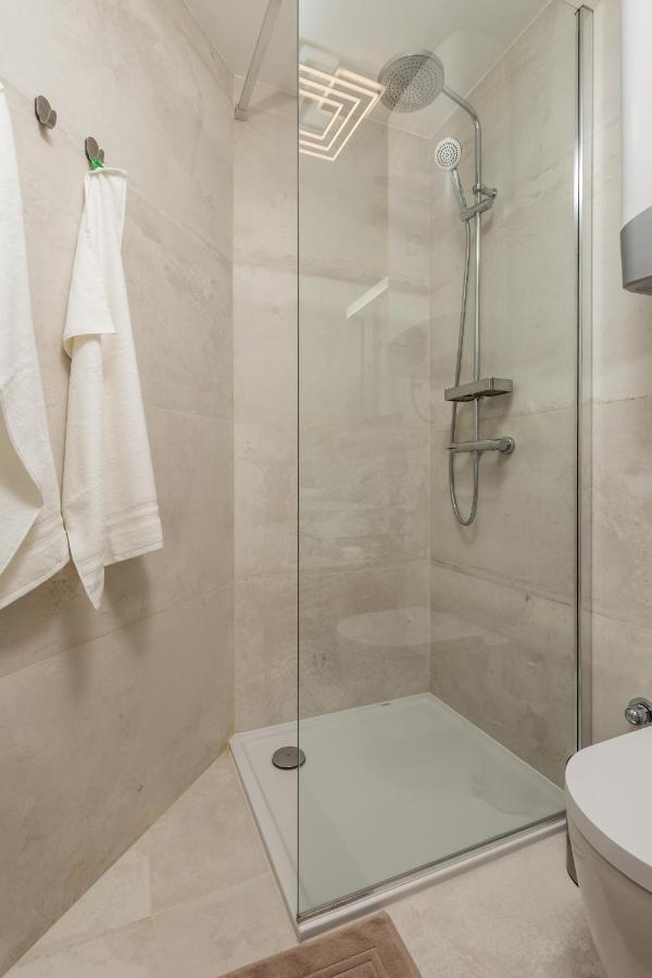 Luxury City Center Apartment -50M To The Sea Опатия Экстерьер фото