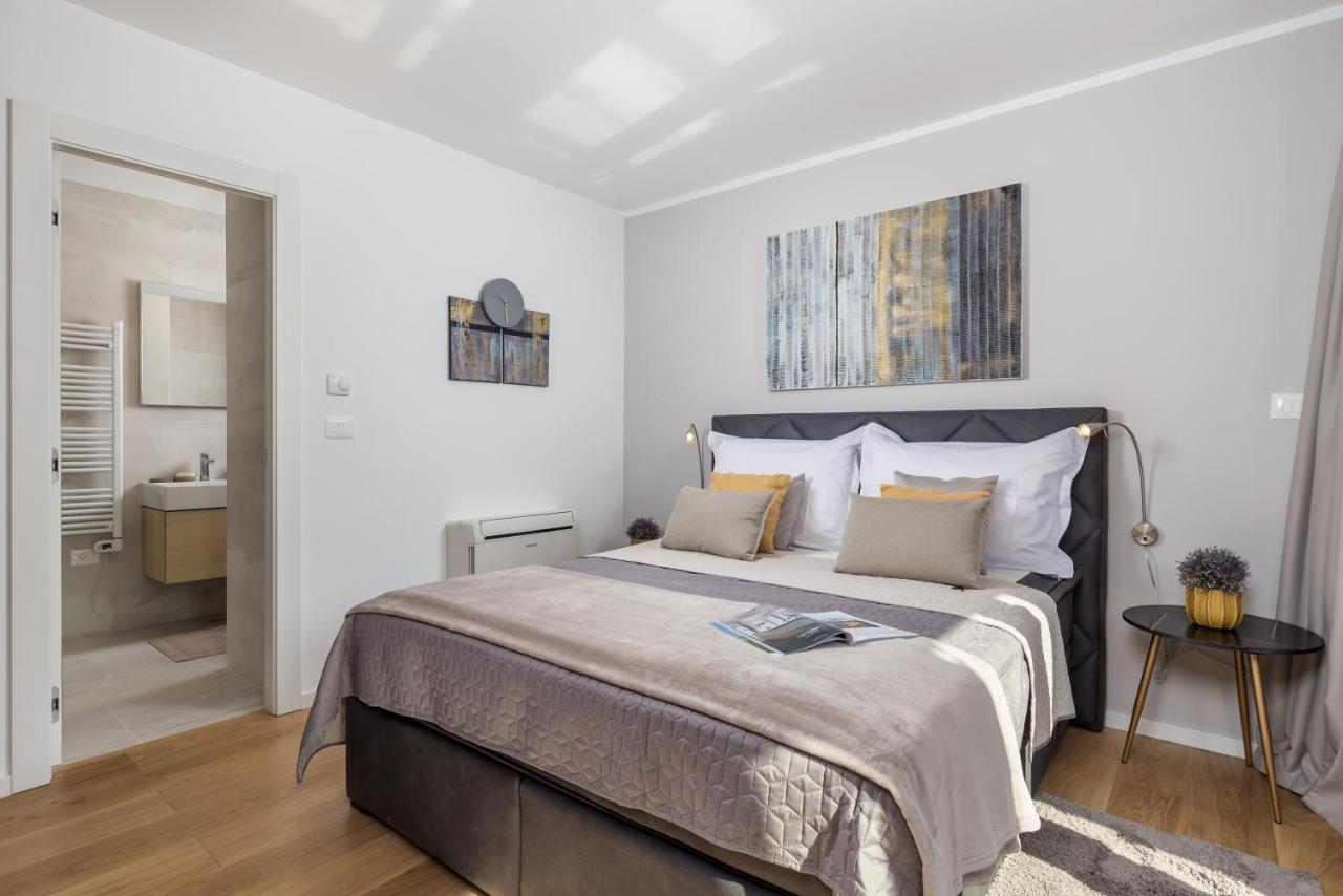 Luxury City Center Apartment -50M To The Sea Опатия Экстерьер фото
